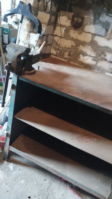 Продам Тески со столом в хорошем состоянии