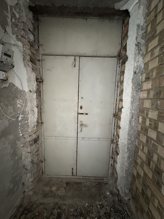 Продаю железный дверь