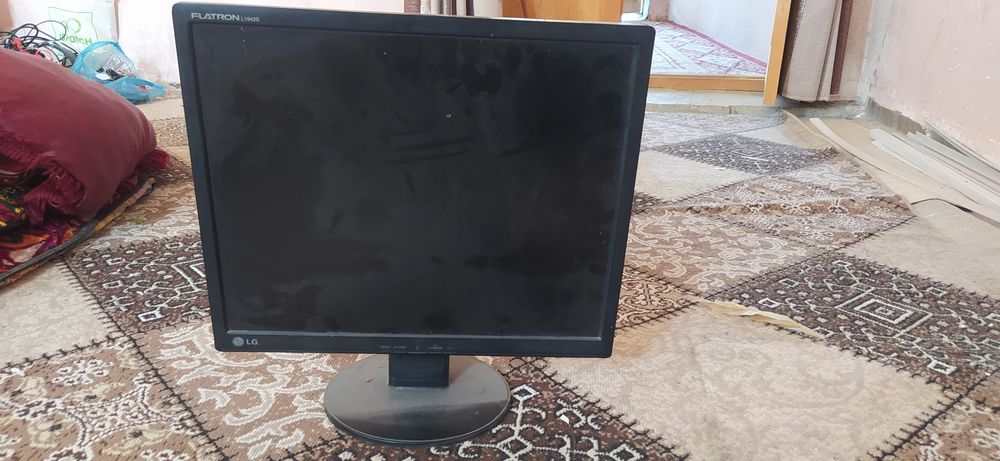 Manitorlar sotiladi 20 li albomniy; 19 li albomniy; 19 kvadrat