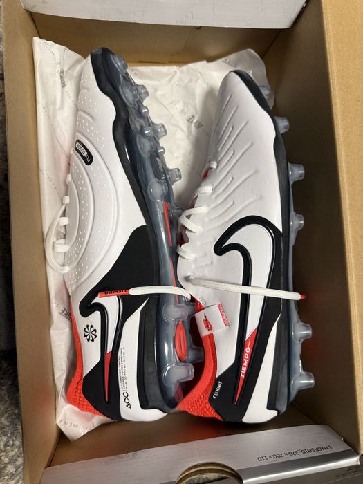 Vand doua perechii de ghete