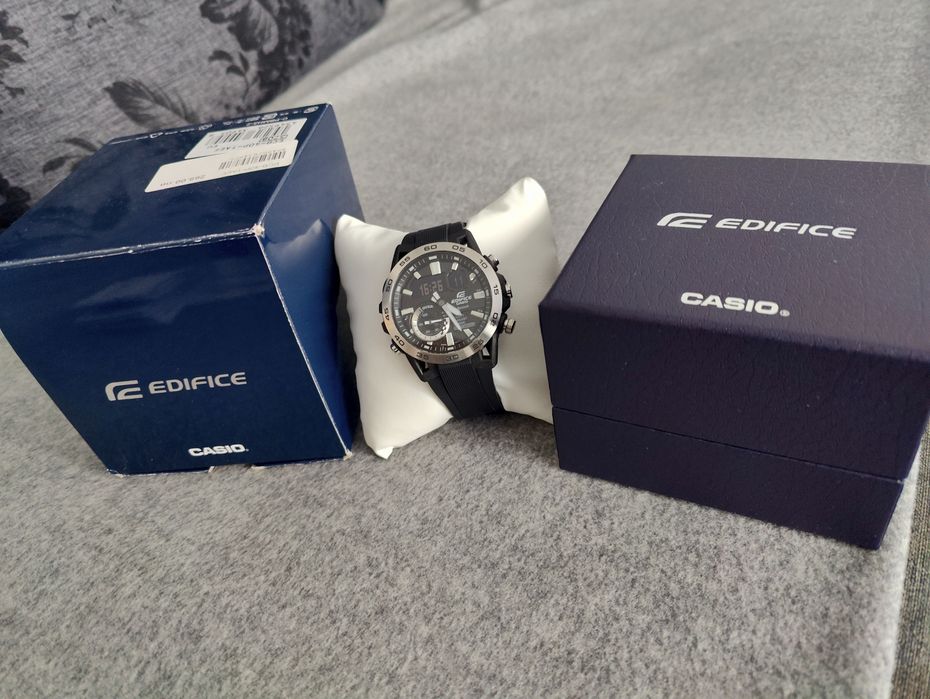 Часовник CASIO  Edifice  ECB-40P-1AEF