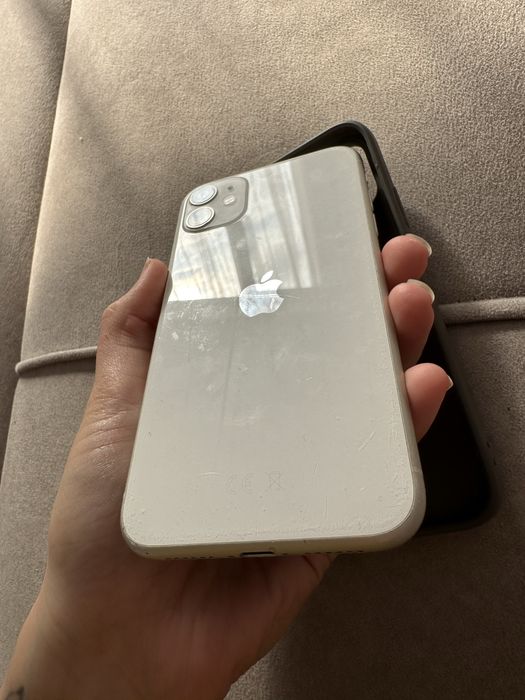 Айфон 11/64 гб .