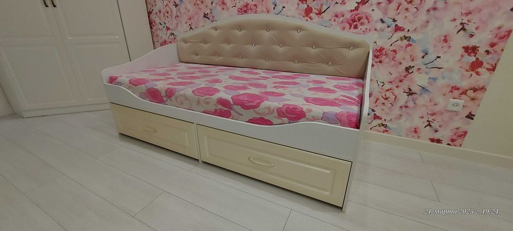 Кровать подростковая.