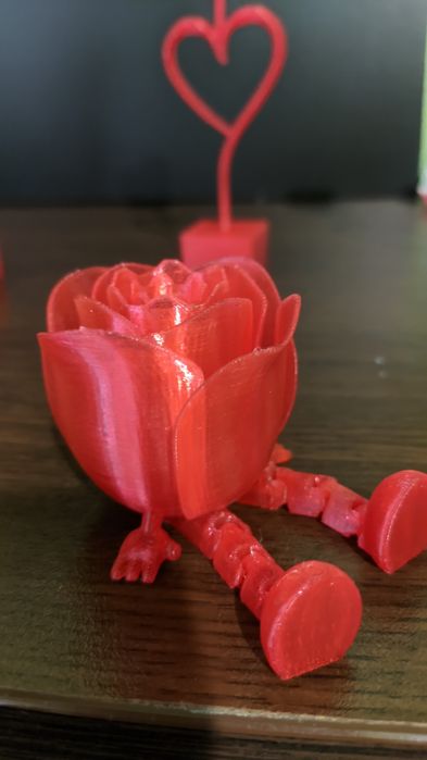 Подари вечна роза, която улавя светлината.