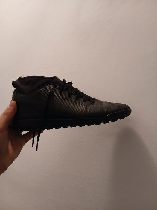 Se vand ghete de fotbal Nike Mercurial marime 43