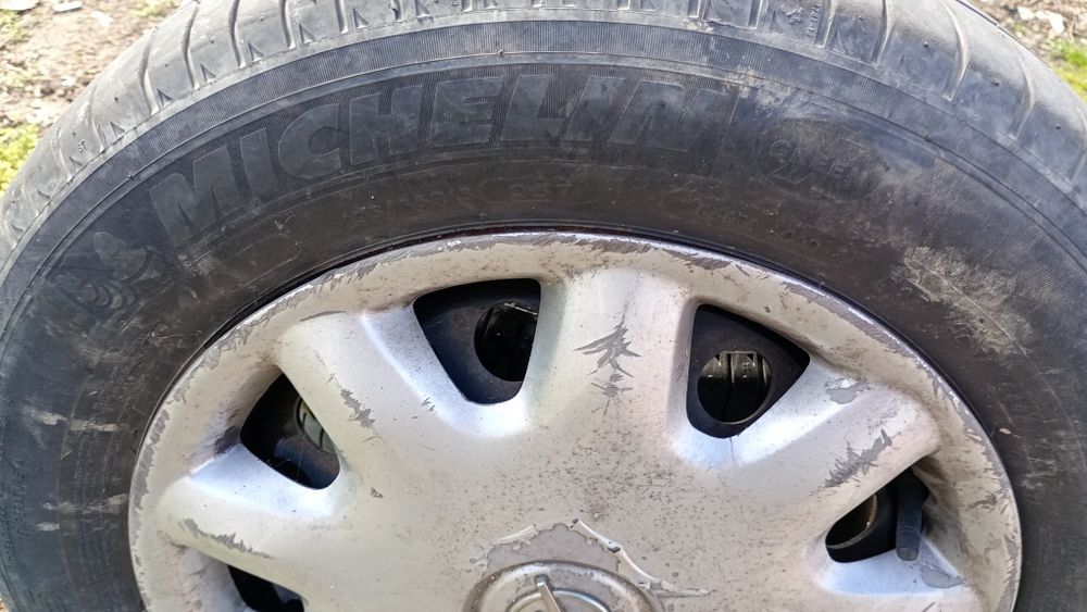 Anvelope vara Michelin cu genti tabla pt Opel folosite 1 sezon