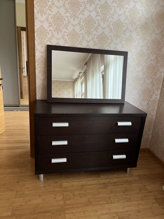 Спальня кровать с двумя тумбами