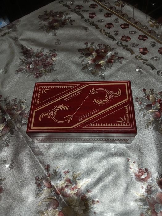 Шкатулка из дерева