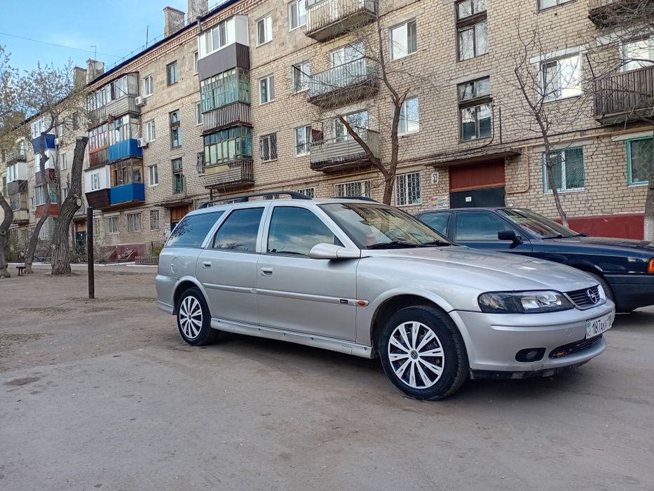 Продам Вектру Б 1999