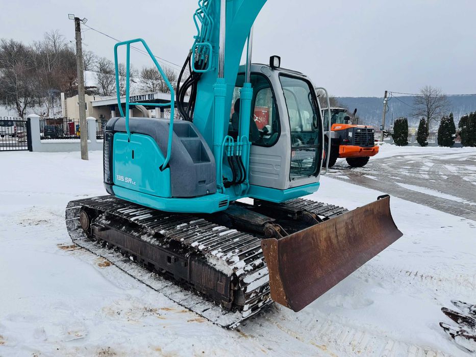 Excavator senile cu lama Kobelco SK 135, an fab. 2004, 15 tone, 2 cupe