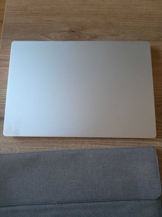 Запазен Xiaomi Mi Notebook Air 13 пълен комплект
