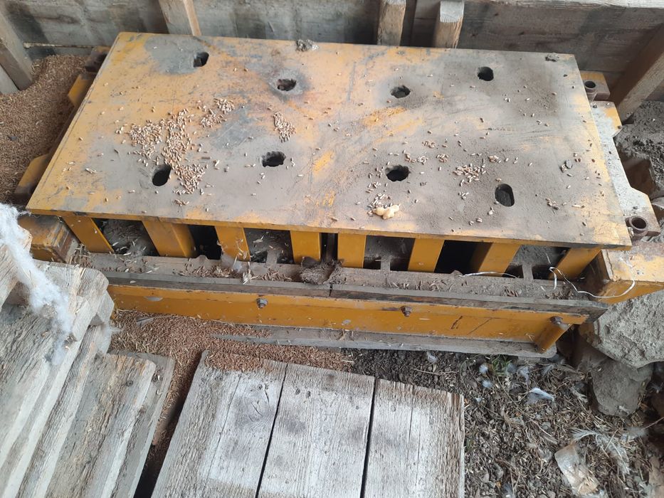 Станок для изготовления сплитерног блока