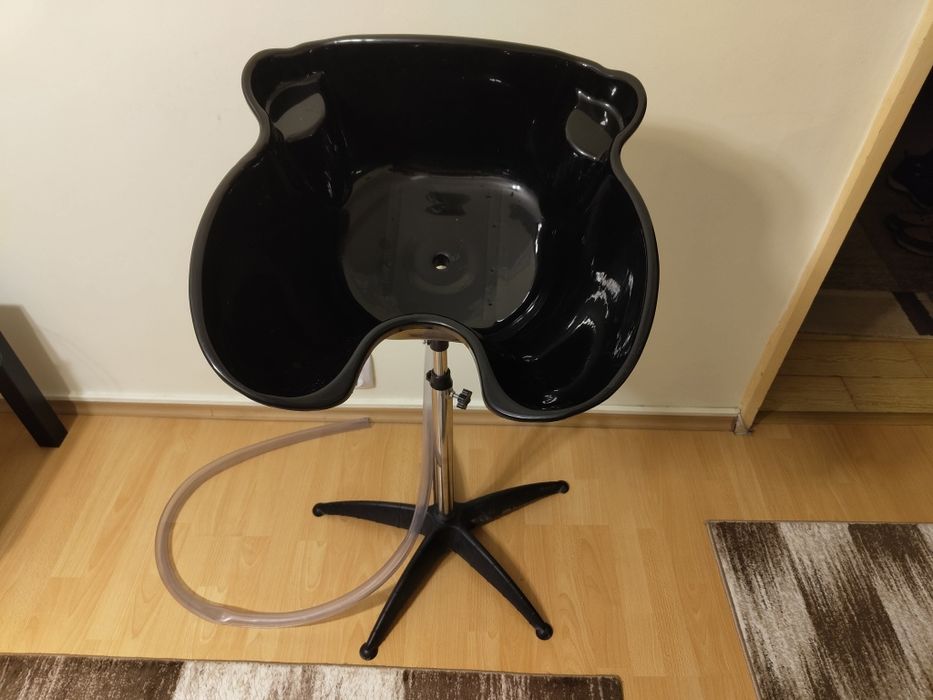 Scafă portabilă pentru coafor