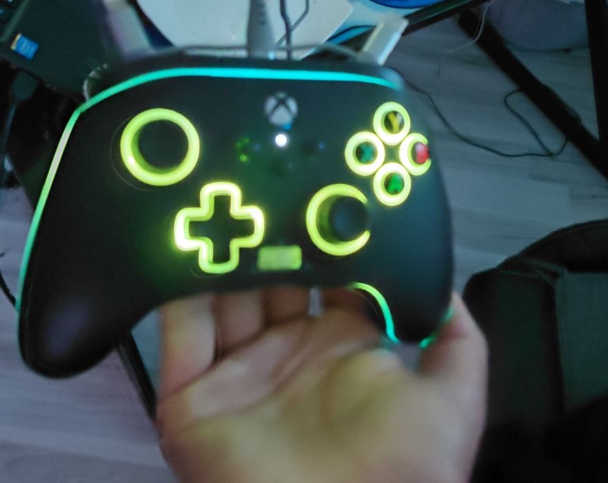 Vand controler PowerA cu leduri
