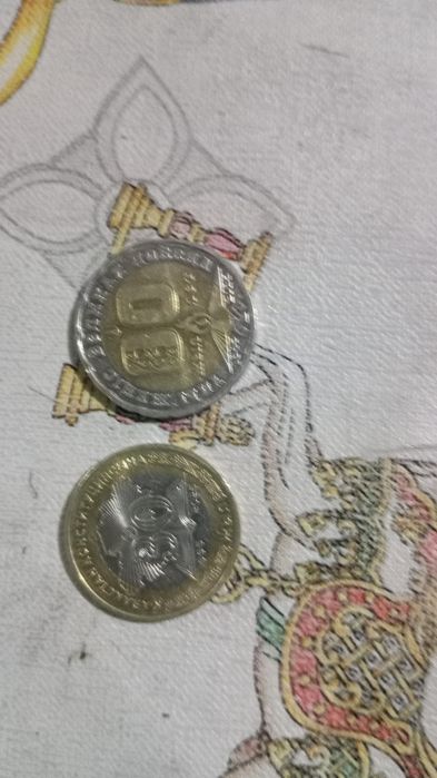 Продам коллекционные 100-200тенге