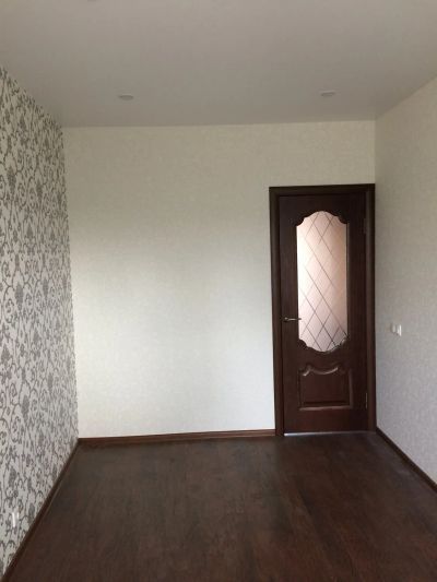 Уста. Обой, кафел пол-потолок