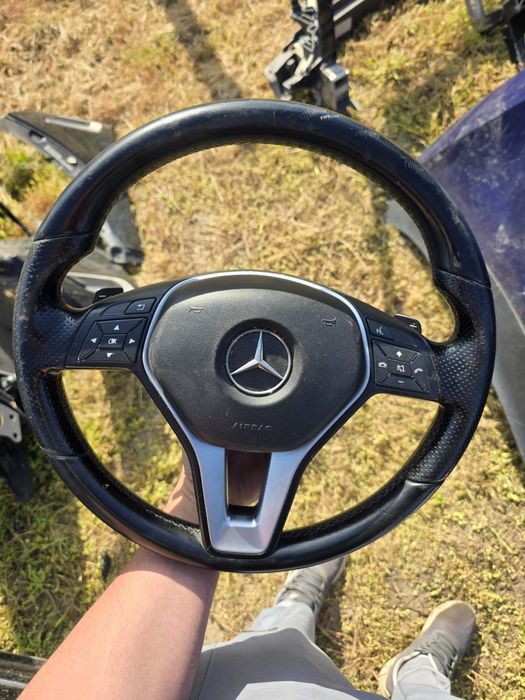 Волан за Mercedes със пера