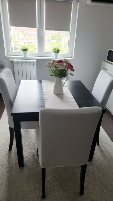 Set masa modern wenge cu 4 scaune albe