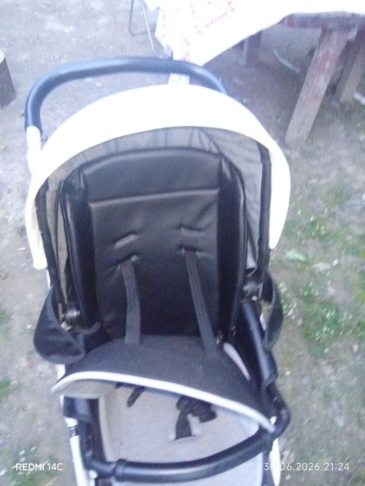 Vând cărucioare pentru copii mici