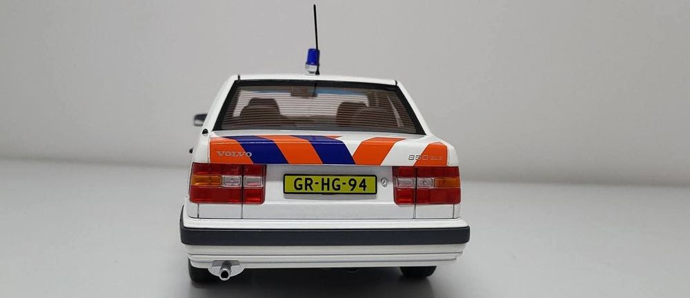 Machetă 1993 Volvo 850 Dutch police 1/18 TEIPLE9
