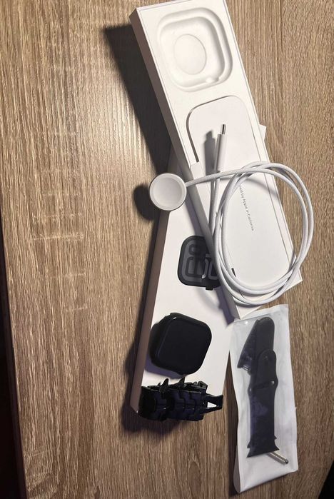 Apple Watch Series 10 46 mm nou, la cutie si accesorii