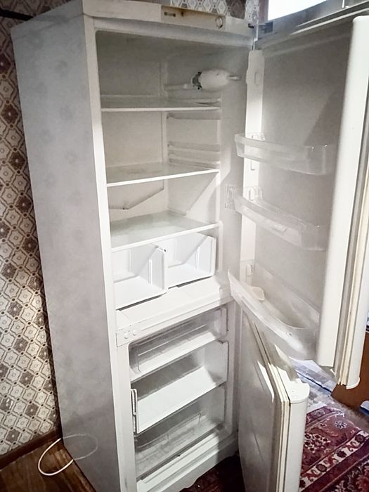 Холодильник большой