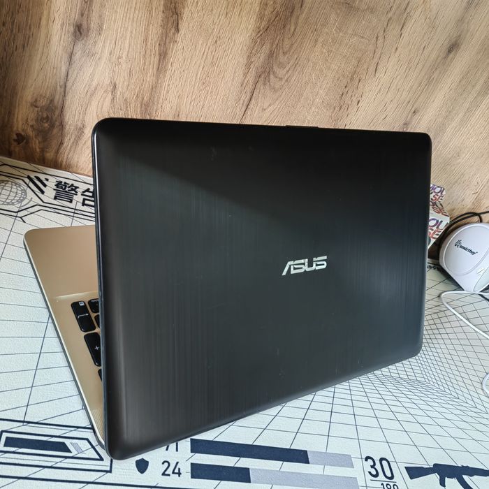 Шустрый офисной ноутбук Asus SSD