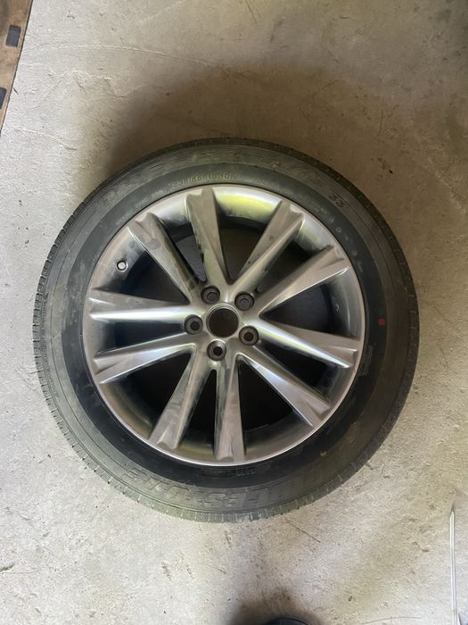 235 55 R 19 lexus