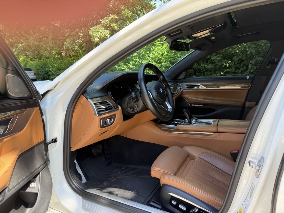 Bmw seria 7. 750i USA