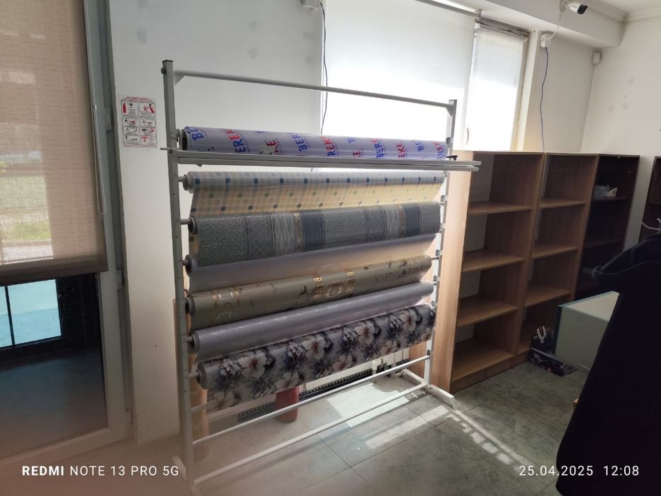 Стеновые стелажи и полки