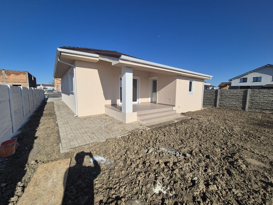 Casa individuala Bucovat asfalt centru satului