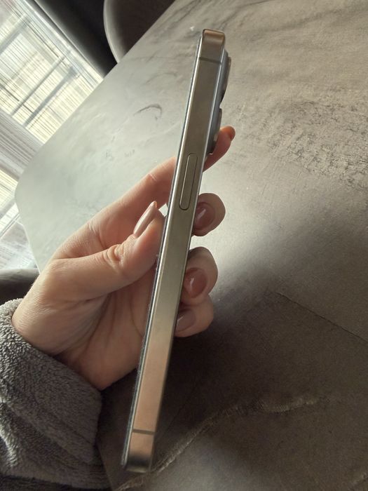 Iphone 15 pro Natural  Titanium