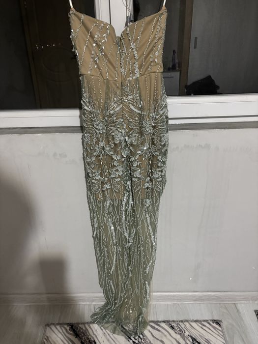 Продавам официална рокля