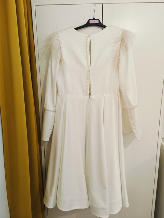 Vând rochita culoare ivory