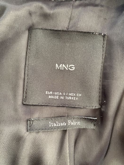 Пиджак MNG (Mango), размер S — стильный, плотный