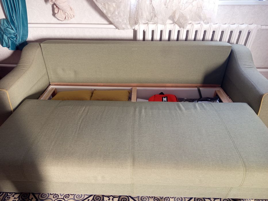 Диван жастықтары бар