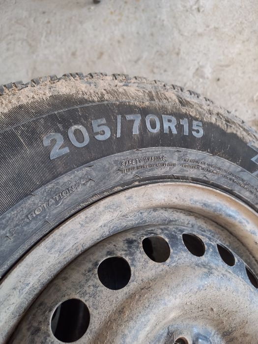 Продам Резину на Дисках 205/ 70 R15