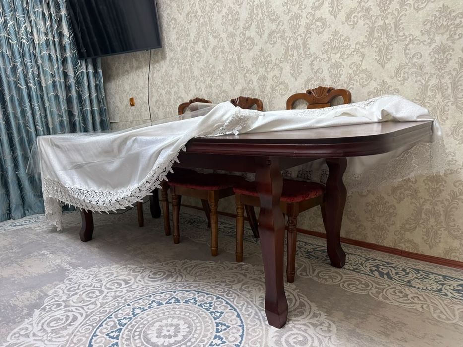 Стол для гостиной