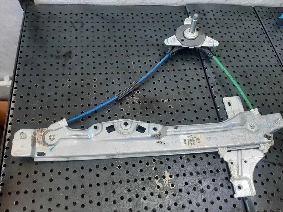 macara manuala stanga spate peugeot 208 9673153980