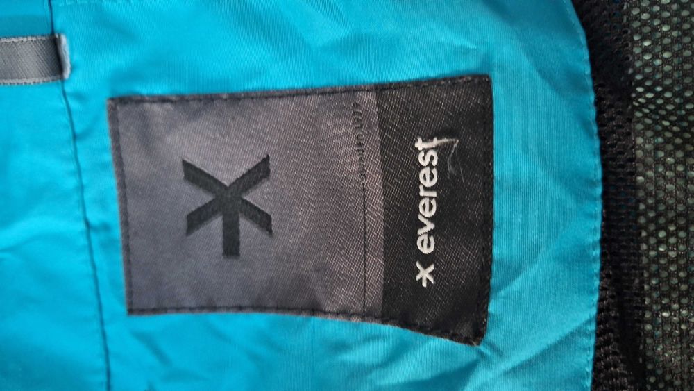 Jacheta Waterproof Everest, 10000mm în foarte bune condiții.