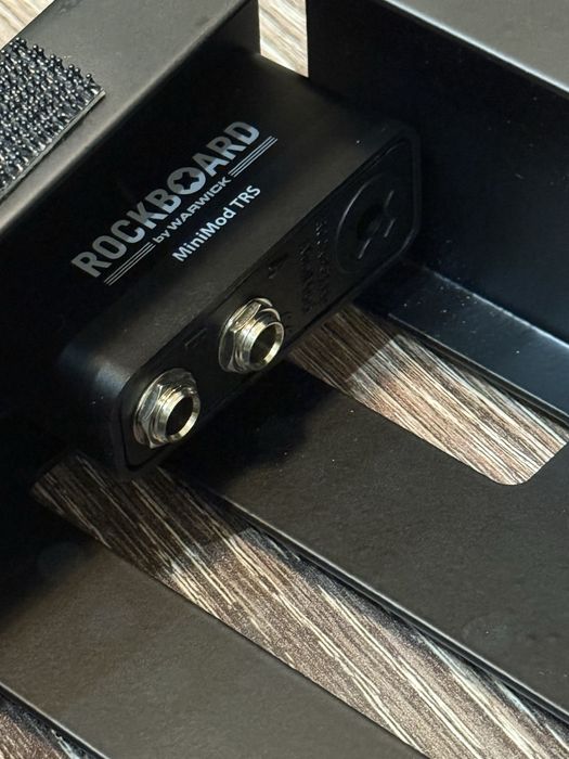 Rockboard 4.1 c захранване и patchbay