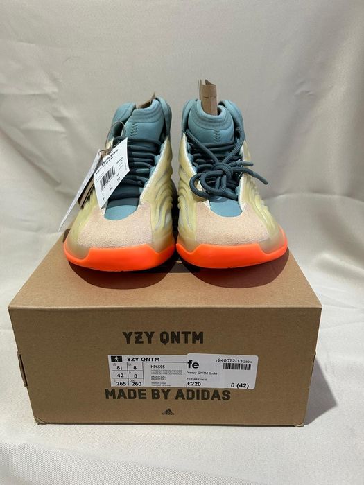 Yeezy Quantum noi cu eticheta