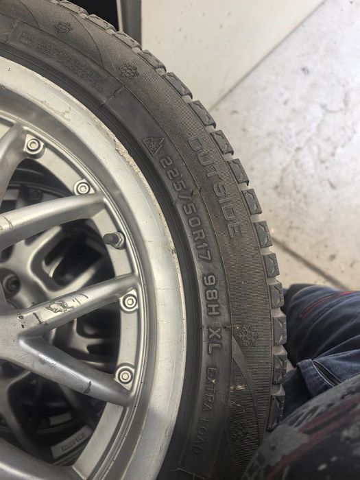 Продавам джанти за мерцедес със зимни гуми