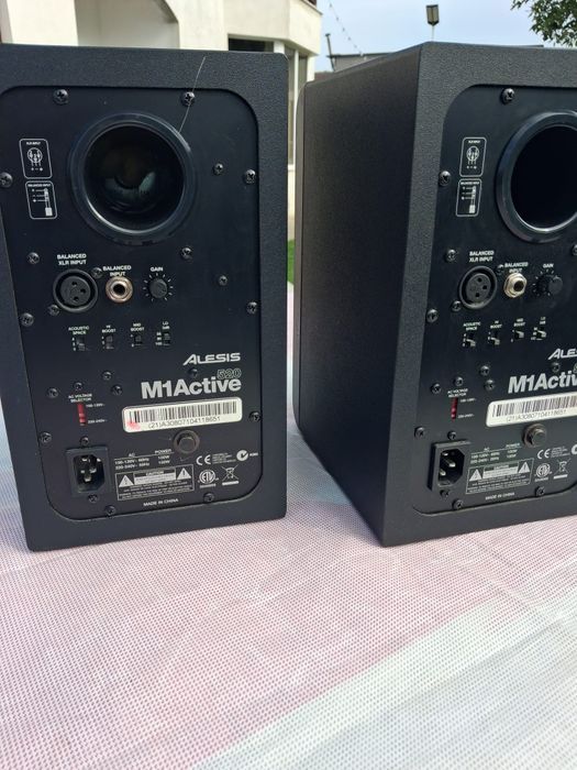 Boxe raft,monitoare active Alesis m1