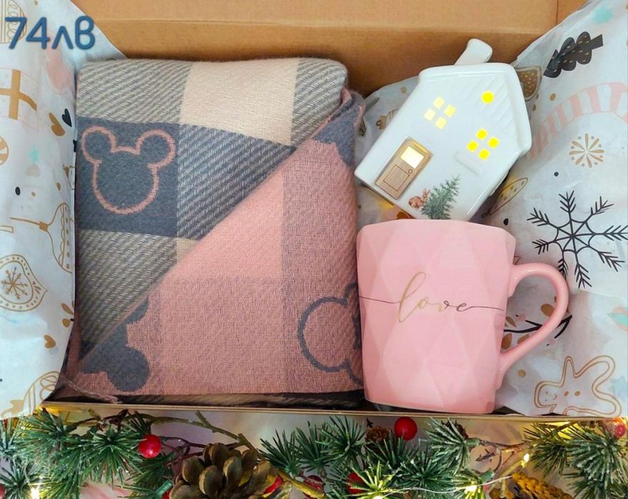 Коледни подаръчни кутии