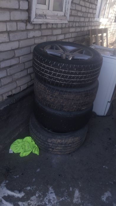 Шины с дисками хорошим состояние