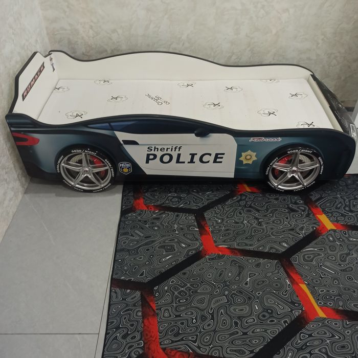 Детская кроватка машинка