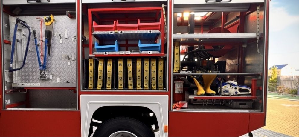 Mașina de pompieri 3000 L,  Steyr 4x4, echipată si înmatriculată