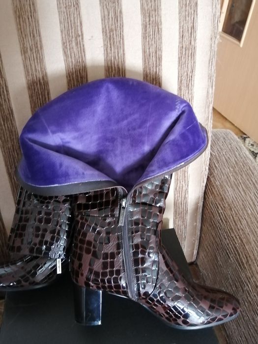 Продам ласковые сапоги.