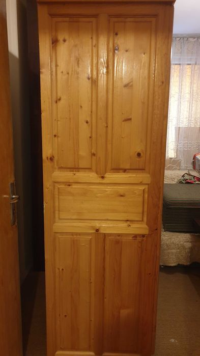 Гардероб от масивно дърво - чам